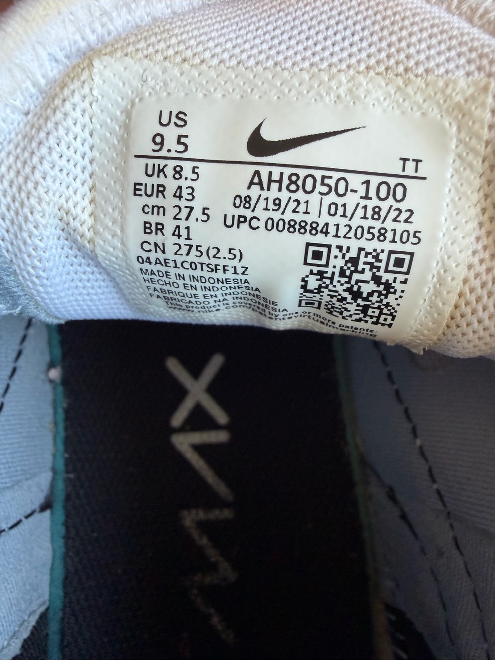 Nike Men’s Air Max 270 Sneakers - White & Black - Picture 7 of 8